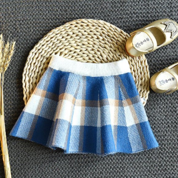 🍒 Plaid Knit Sweater & Skirt Outfit - Picture 3 of 6